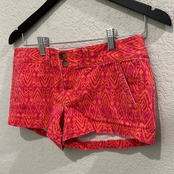 American Eagle stretch shorts in Size 2 - Picture 2 of 6